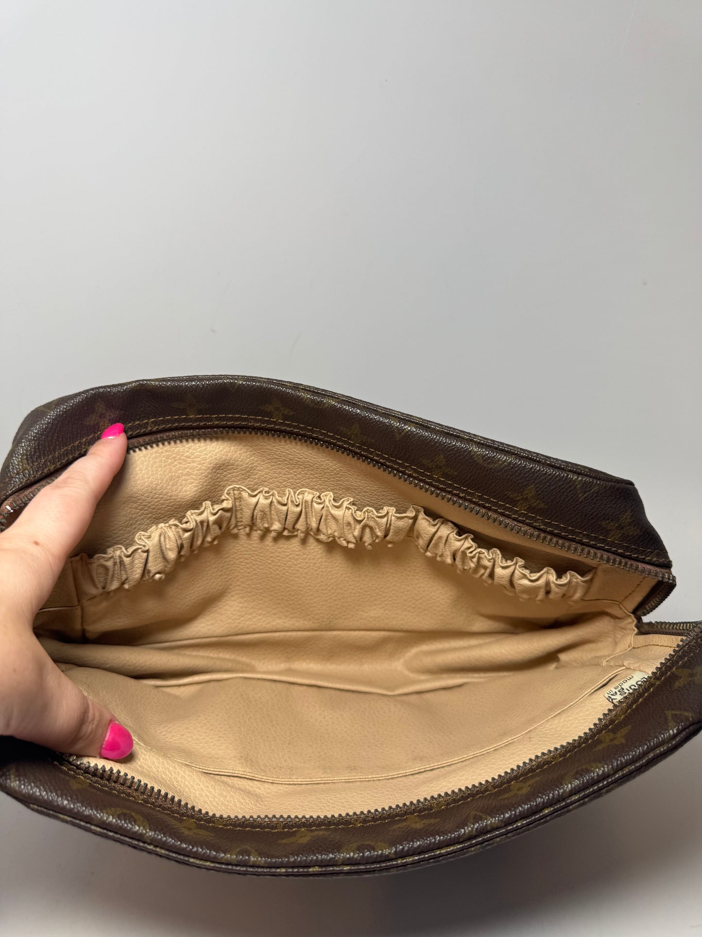 Louis Vuitton Trousse 28 Monogram Toiletry Pouch