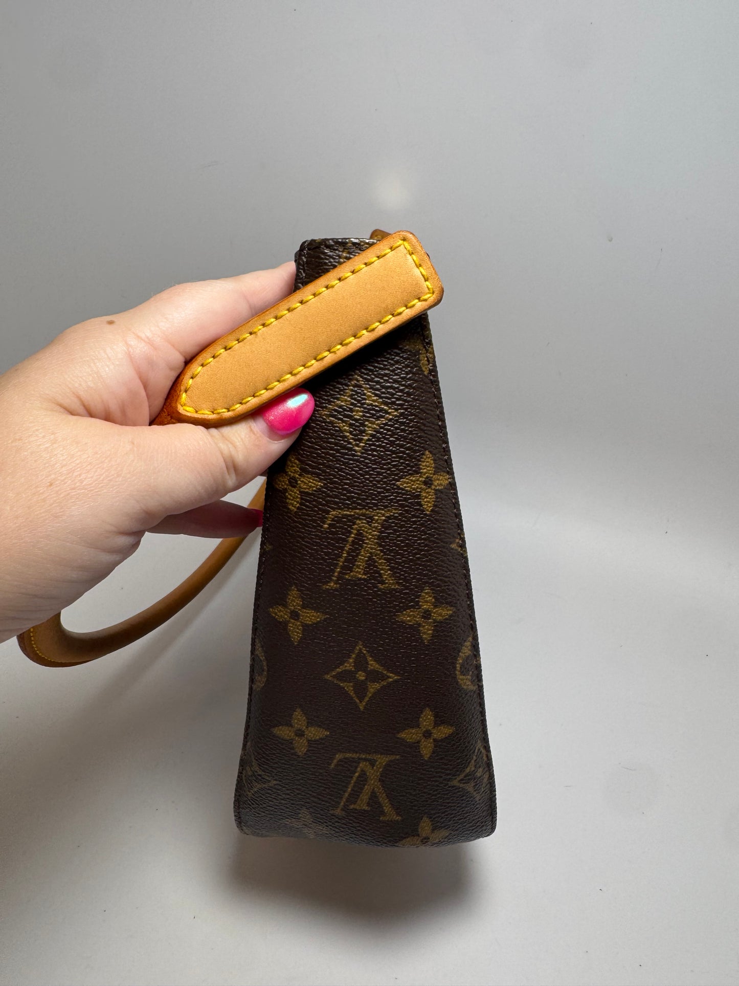 Louis Vuitton Looping MM Monogram Shoulder Bag