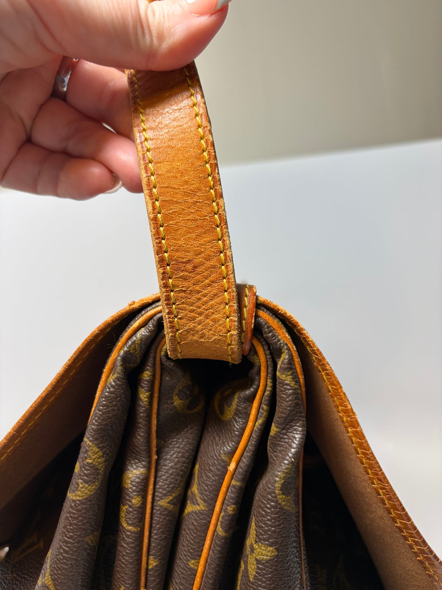 Louis Vuitton Saumur 35 monogram crossbody/shoulder bag
