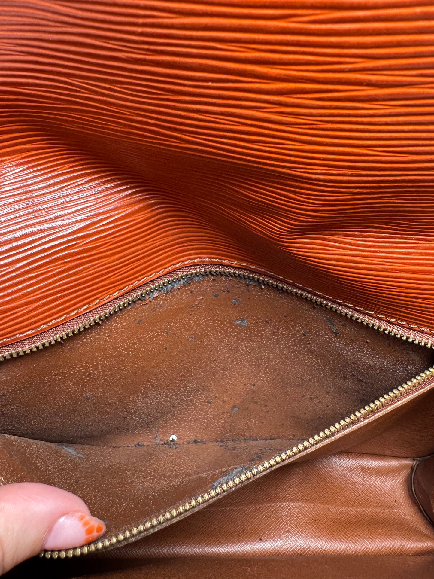 Louis Vuitton Epi Leather Serie Draggone Clutch - Fair condition
