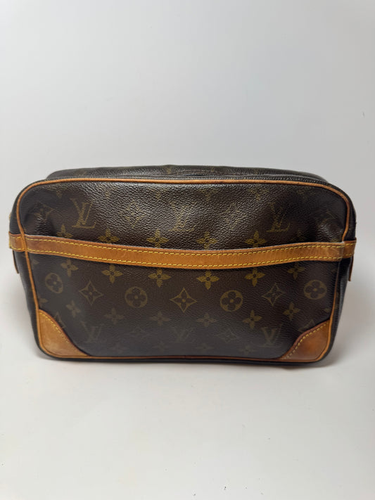 Louis Vuitton Compeigne 28 Pouch/Toiletry Bag