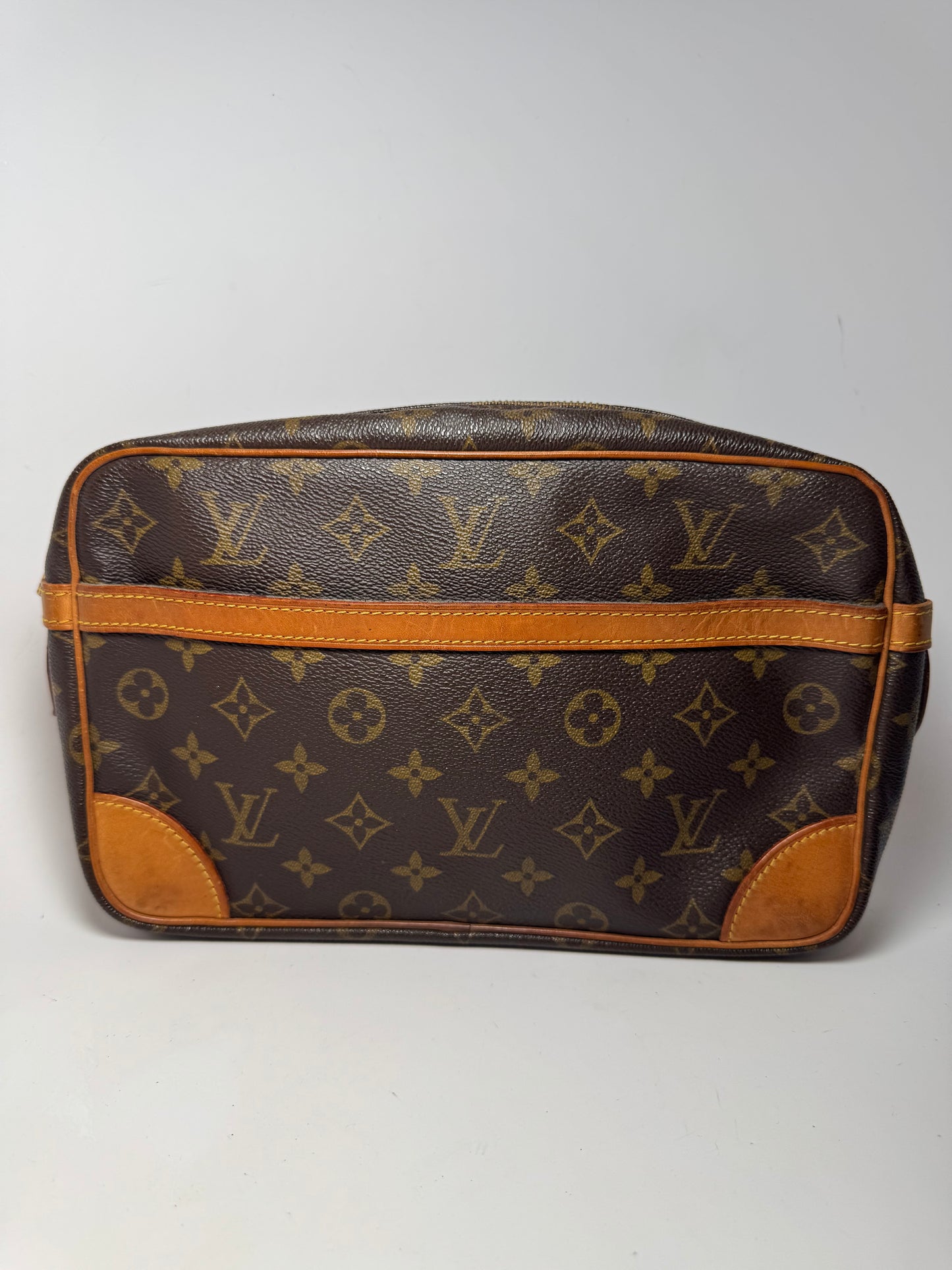 Louis Vuitton Compeigne 28 Toiletry Bag/Clutch