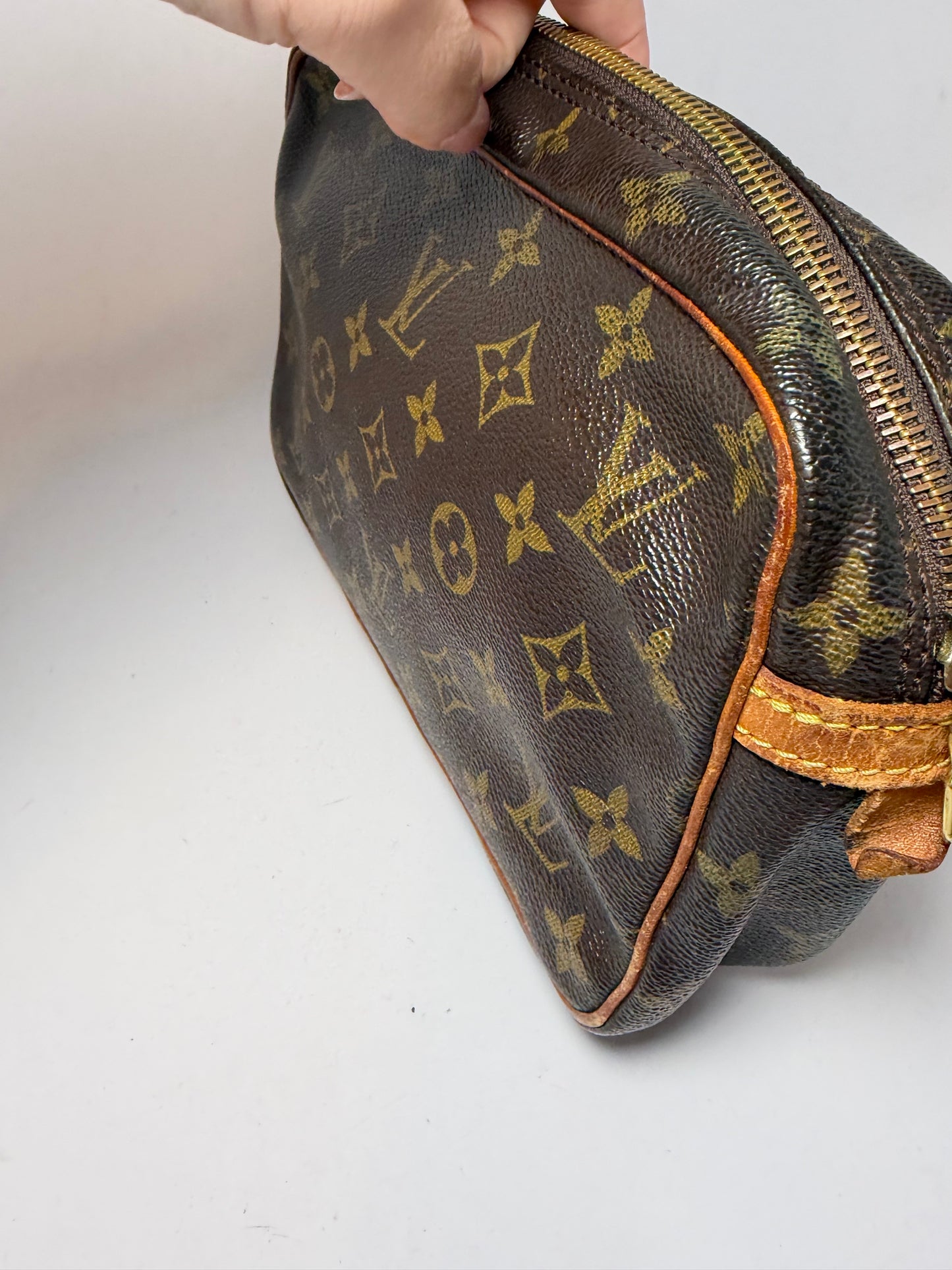 Louis Vuitton Compeigne 23 monogram toiletry bag