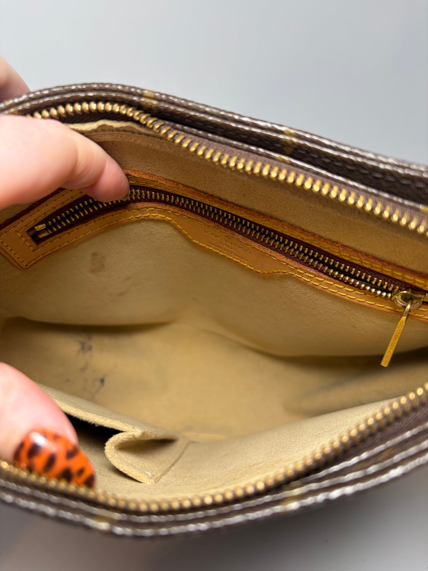 Louis Vuitton Looping MM Monogram Shoulder Bag