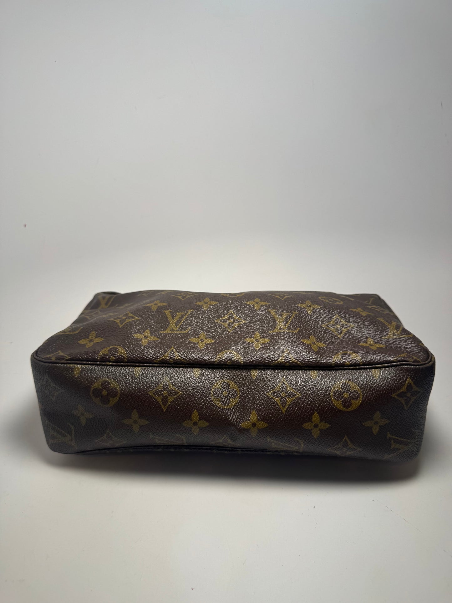 Louis Vuitton Trousse 28 Monogram Makeup Bag/Toiletry Bag