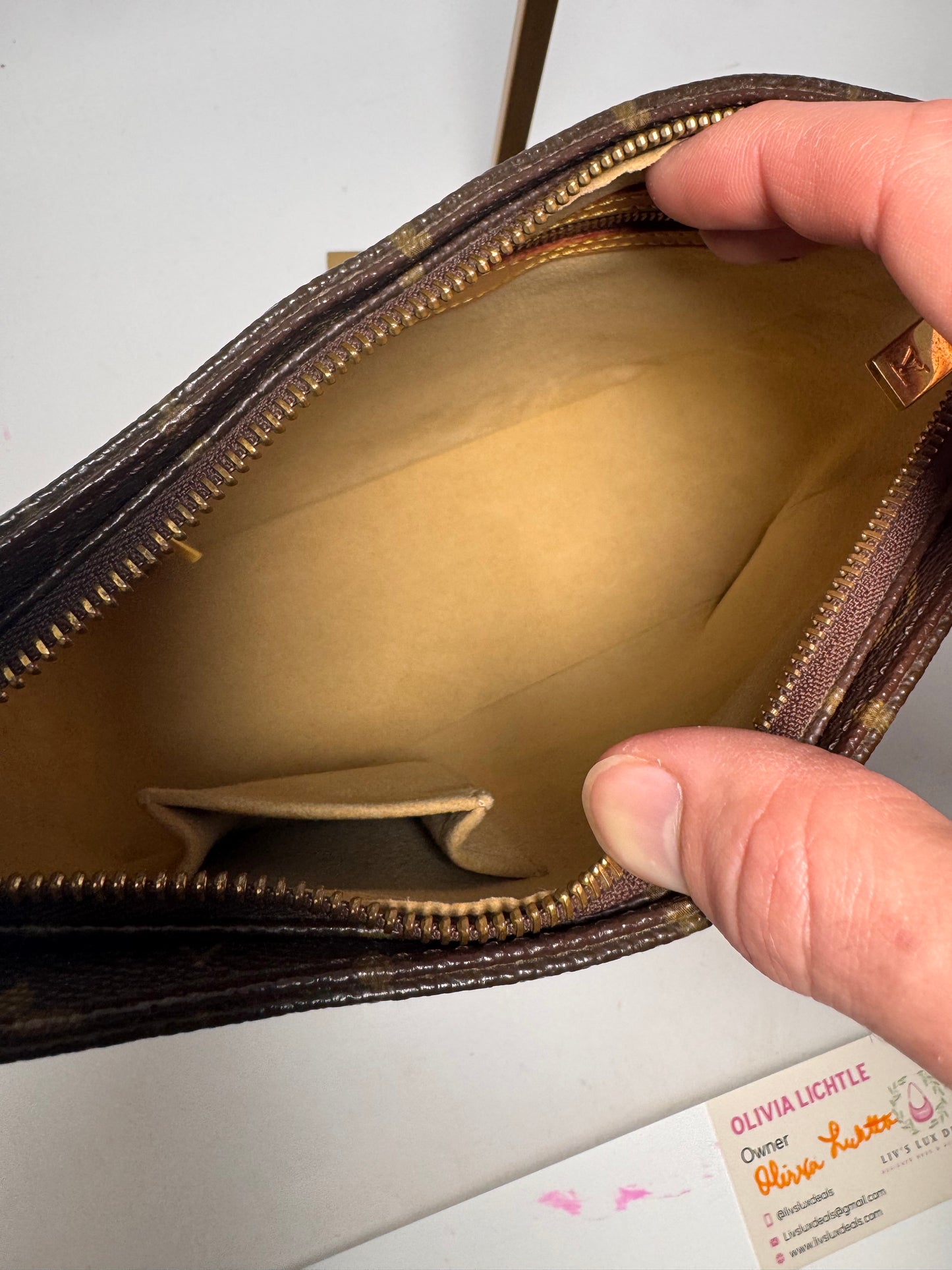 Louis Vuitton Looping MM Monogram Shoulder Bag